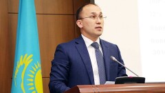 Даурен Абаев прокомментировал поправку в статью 26 Конституции РК