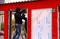 В Астане начался монтаж тёплых остановочных павильонов