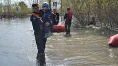 Спасатели СКО за сутки перевезли с затопленных территорий больше 2400 человек 