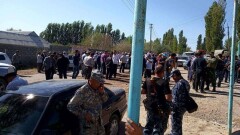 Жители кыргызстанского села покинули дома после перестрелки на границе с Таджикистаном