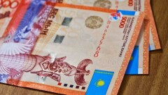 42 500 теңге. Екінші айда әлеуметтік төлемді 16 сәуірге дейін өтініш бергендер алады