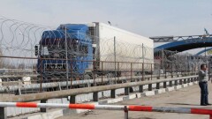 Казахстан частично запретил Кыргызстану транзит молока и мяса автотранспортом
