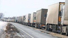 Затор из 100 фур образовался на границе с Кыргызстаном из-за отсутствия у водителей ПЦР-справок 