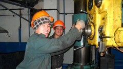 Казахстанских выпускников обучат рабочим профессиям за счёт государства