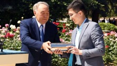 Назарбаев заложил капсулу времени в Алматы. Её должны открыть в 2049 году
