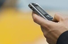 Жумагалиев пообещал отменить "мобильное рабство"