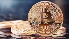 Курс биткоина за сутки упал на 25%