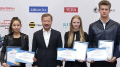 Булат Утемуратов наградил денежными призами лучших теннисистов среди юниоров
