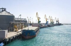 В морском порту Актау отгружается зерно нового урожая