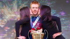 Победители гонки "Astana EXPO 2017 International Criterium" облили фанатов шампанским
