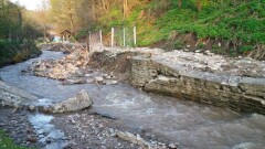 В Алматы размыло пешеходные мосты через реку Бекенбай
