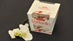 Бизнесмена из СКО обязали заплатить штраф за подарок в виде Raffaello налоговику