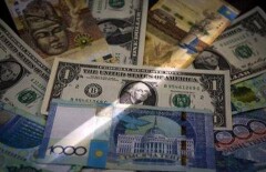 За день нацвалюта подешевела ещё на два тенге 