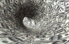 Доллар за сутки вырос сразу на 2,3 тенге