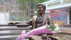 В Алматы открыли памятник народному артисту СССР Шакену Айманову