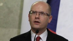 Премьер-министр Чехии уходит в отставку из-за налогового скандала