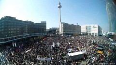 В Германии тысячи человек вышли на акции протеста из-за роста квартплат