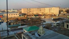 В Кокшетау вода подтопила улицы и дома. Чиновники заверяли, что этого не произойдёт