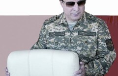 Под кем из генералов зашаталось кресло?