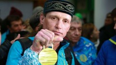 Казахстанских паралимпийцев торжественно встретили в аэропорту Астаны