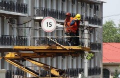 В Алматы демонтируют линии электропередач трамваев