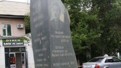Памятник Мирзояну требуют снести в Актобе