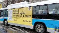 Проезд за 1 тенге в Алматы: водители автобусов срывают наклейки с акцией от Beeline