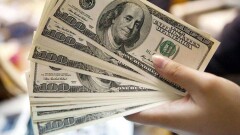 Доллар на бирже подешевел на один тенге 