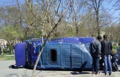 В Шымкенте перевернулась гружённая водкой "Газель"