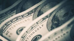 Курс доллара на бирже вплотную приблизился к отметке в 400 тенге