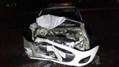 Lada Kalina в Алматы лишилась капота по вине подрезавшего её водителя