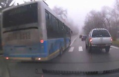 Экстремальный спуск с гор автобуса в Алматы был снят на камеру