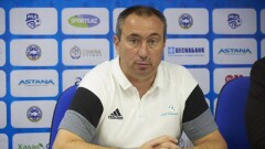 Тренер "Астаны" в очередной раз раскритиковал футбольные поля в Казахстане
