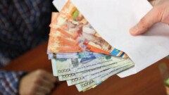 За полмиллиона тенге глава отдела образования в ЮКО обещал "крышевать" директора школы 