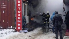 В Алматы вновь горел рынок: пожар начался на складе автохимии 