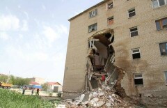 Жильцы разрушенного в Атырау общежития получат новые квартиры