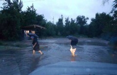Из-за дождей в Алматы подтопило дома в микрорайоне Шанырак