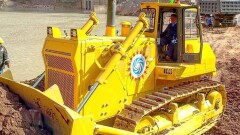 Президент Таджикистана сел за руль бульдозера и начал строительство ГЭС