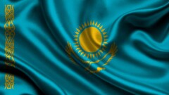 На стройке Астаны флаги Казахстана использовали вместо половой тряпки