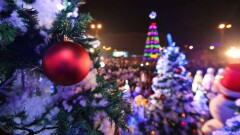 В Алматы зажгли главную новогоднюю ёлку города