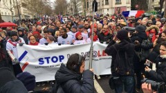 Первая акция движения "красных платков" против "жёлтых жилетов" прошла в Париже 