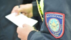 В Семее покусанные дебоширом полицейские попросили не наказывать его строго