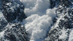 Три человека погибли во время схода лавины в итальянских Альпах
