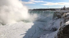 В США частично замёрз Ниагарский водопад