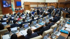 Как депутатский корпус дружно прикрывал коллегу Тиникеева от настырной прессы