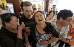 Число жертв взрывов в китайском Тяньцзине превысило 100 человек