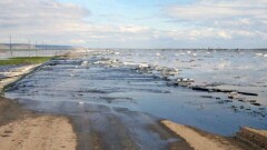 Паводок затопил трассу в Карагандинской области. Движение транспорта перекрыто
