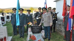 На могиле погибшего в Словении казахского солдата установили надгробную плиту