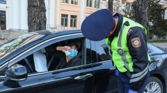 Мажилис одобрил поправки, позволяющие водителям не носить с собой права и документы на авто
