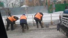 Архимеду Мухамбетову стало жалко женщин, моющих в мороз заборы Костаная